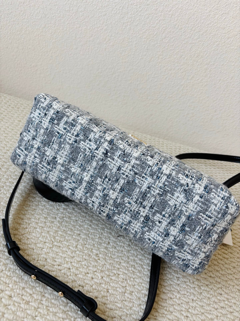 CK Tweed Underarm Bag – Elegant & Versatile