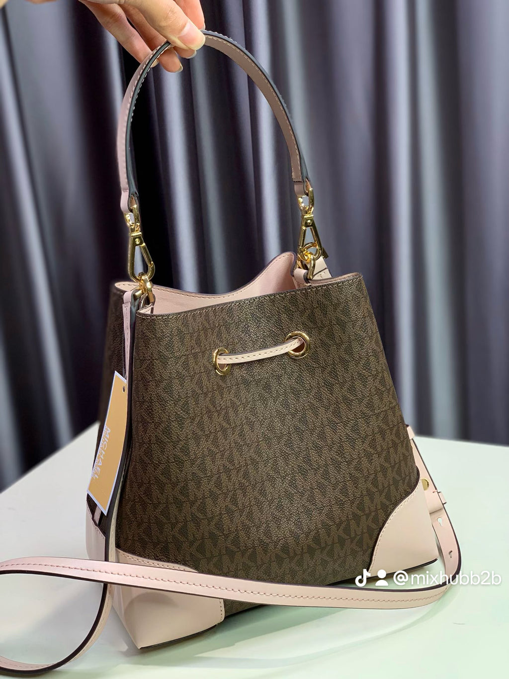 Michael Kors Logo Drawstring Bucket Bag – Brown/Vanilla