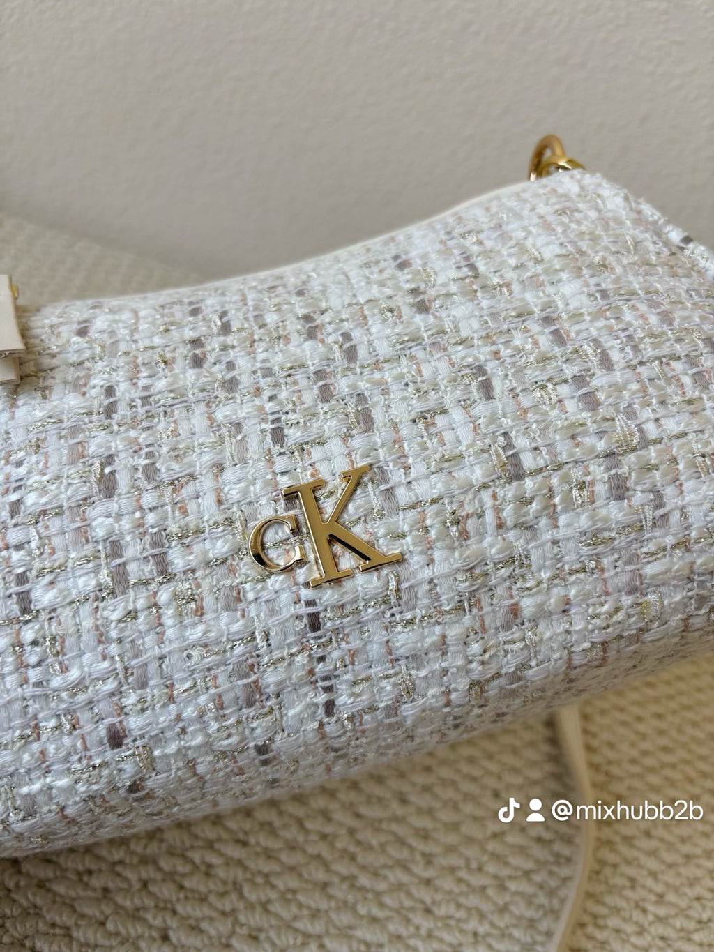 CK Tweed Underarm Bag – Elegant & Versatile