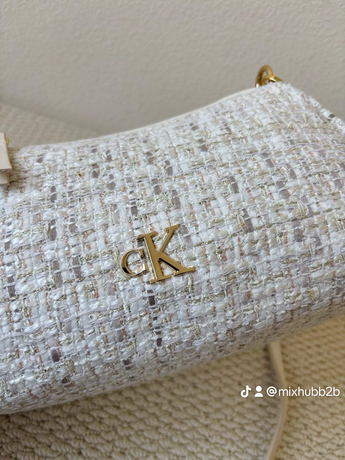 CK Tweed Underarm Bag – Elegant & Versatile