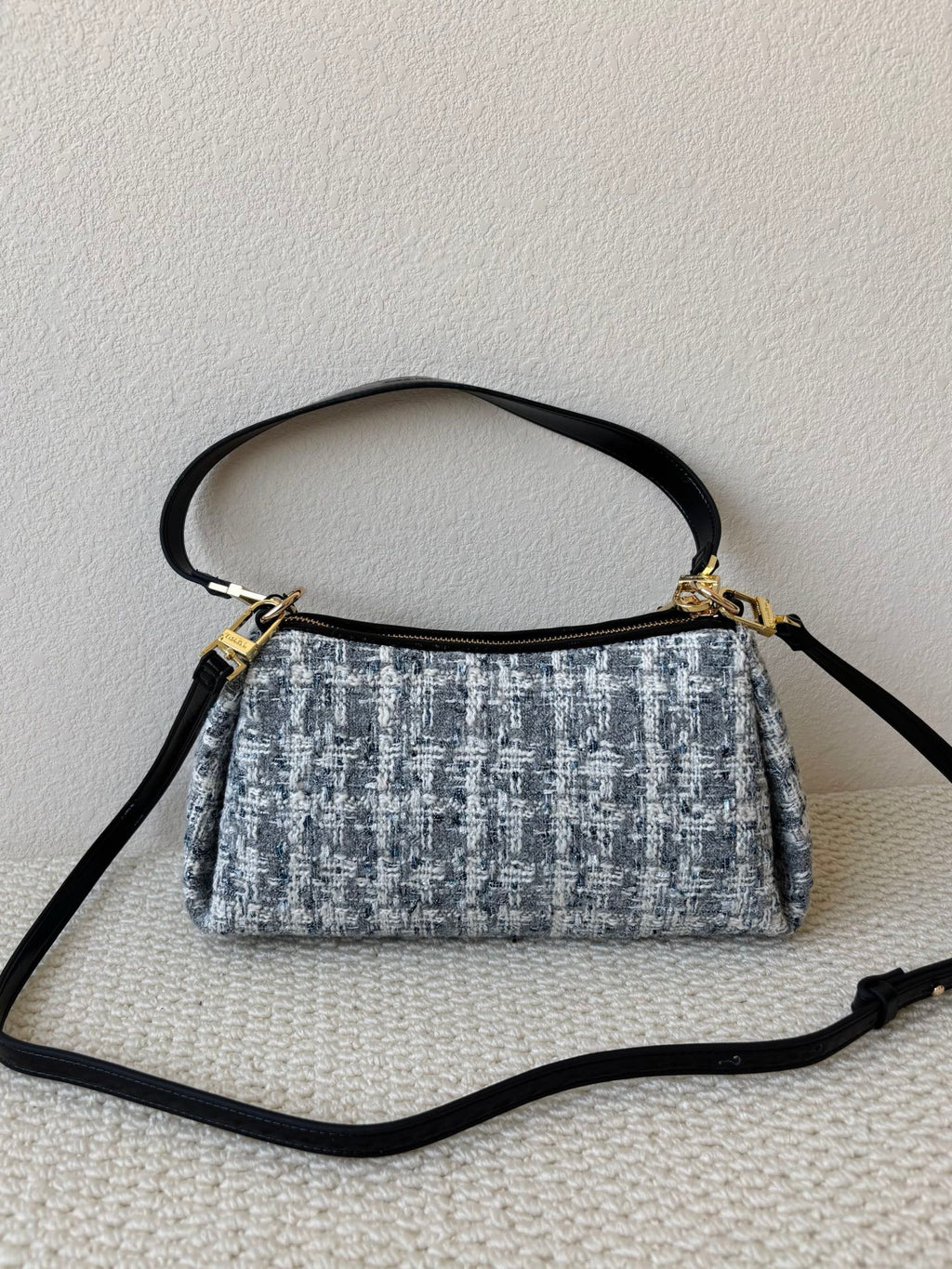 CK Tweed Underarm Bag – Elegant & Versatile