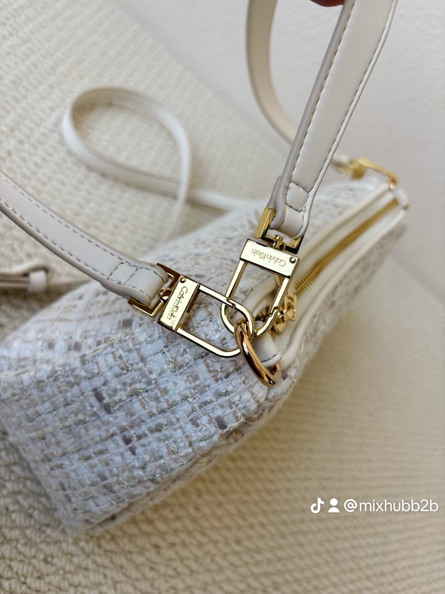 CK Tweed Underarm Bag – Elegant & Versatile