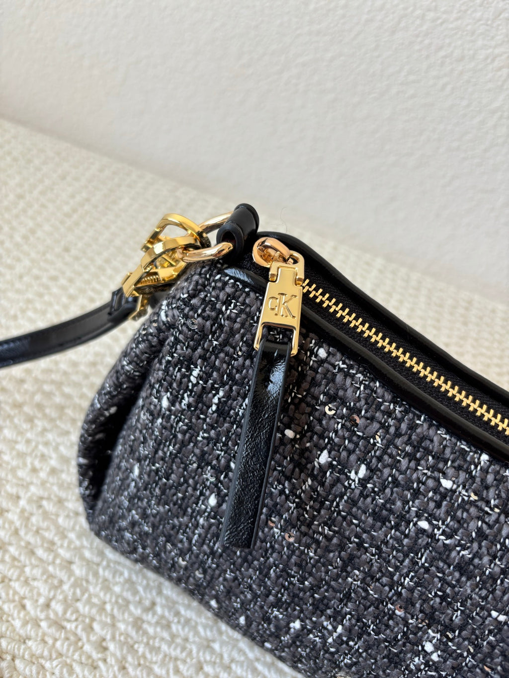 CK Tweed Underarm Bag – Elegant & Versatile