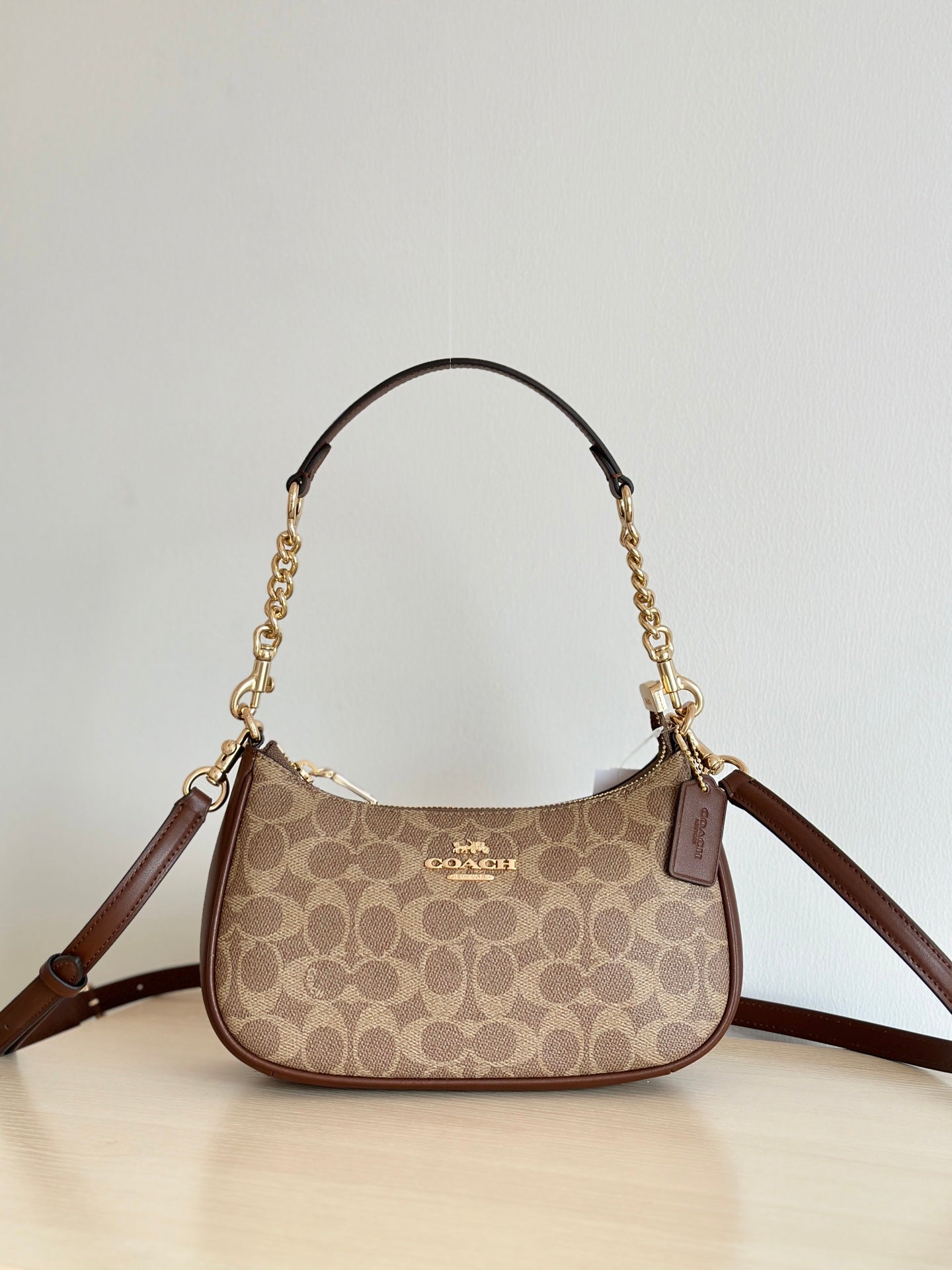 Coach CV933 Teri Shoulder Bag – Signature Canvas