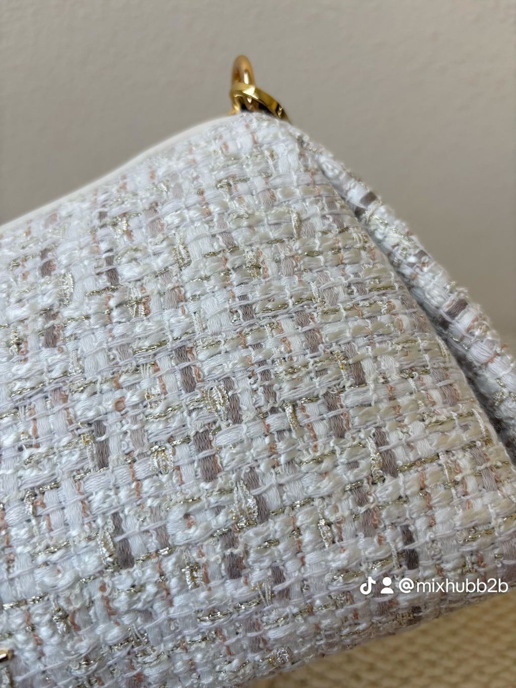 CK Tweed Underarm Bag – Elegant & Versatile