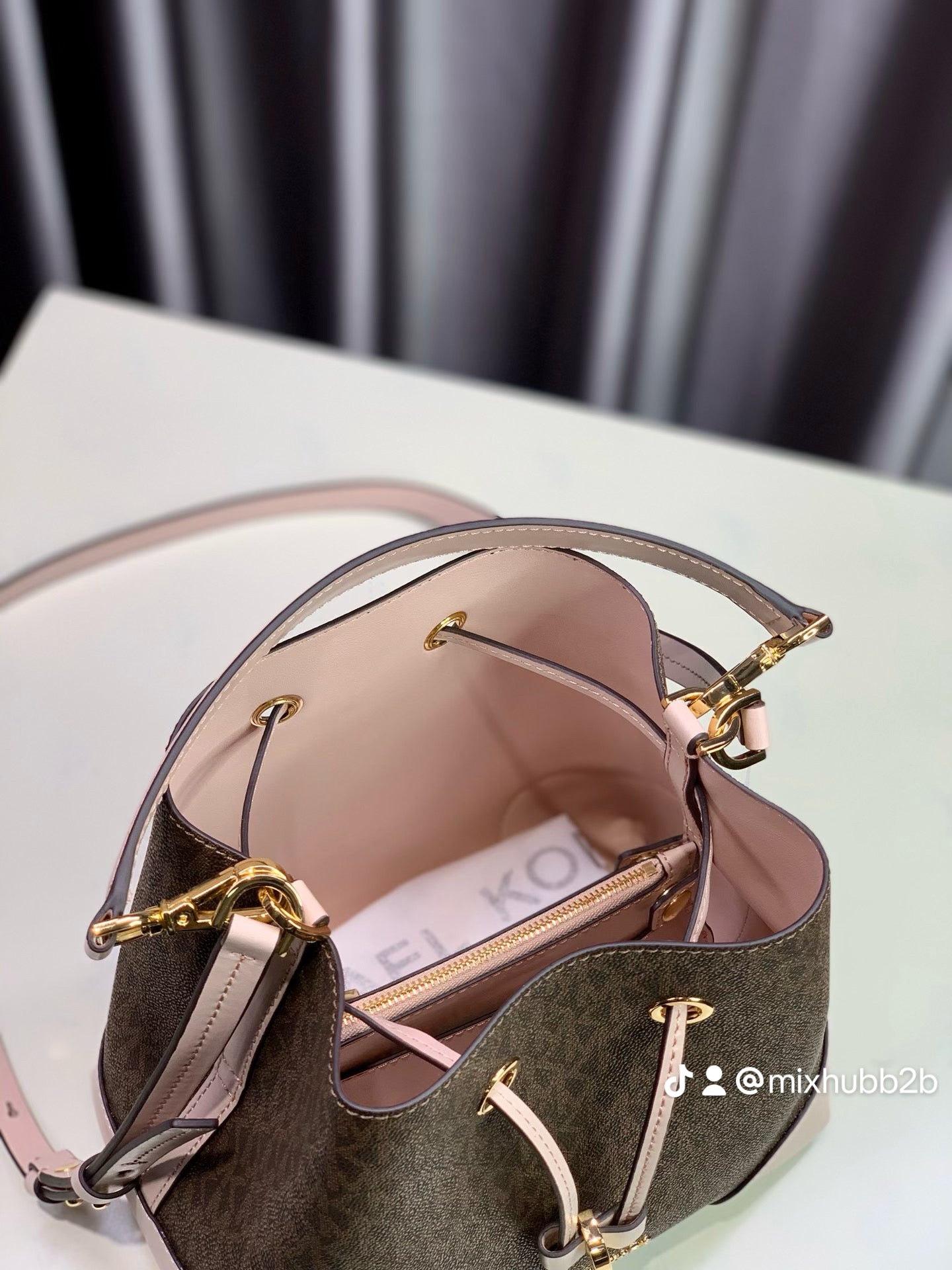 Michael Kors Logo Drawstring Bucket Bag – Brown/Vanilla