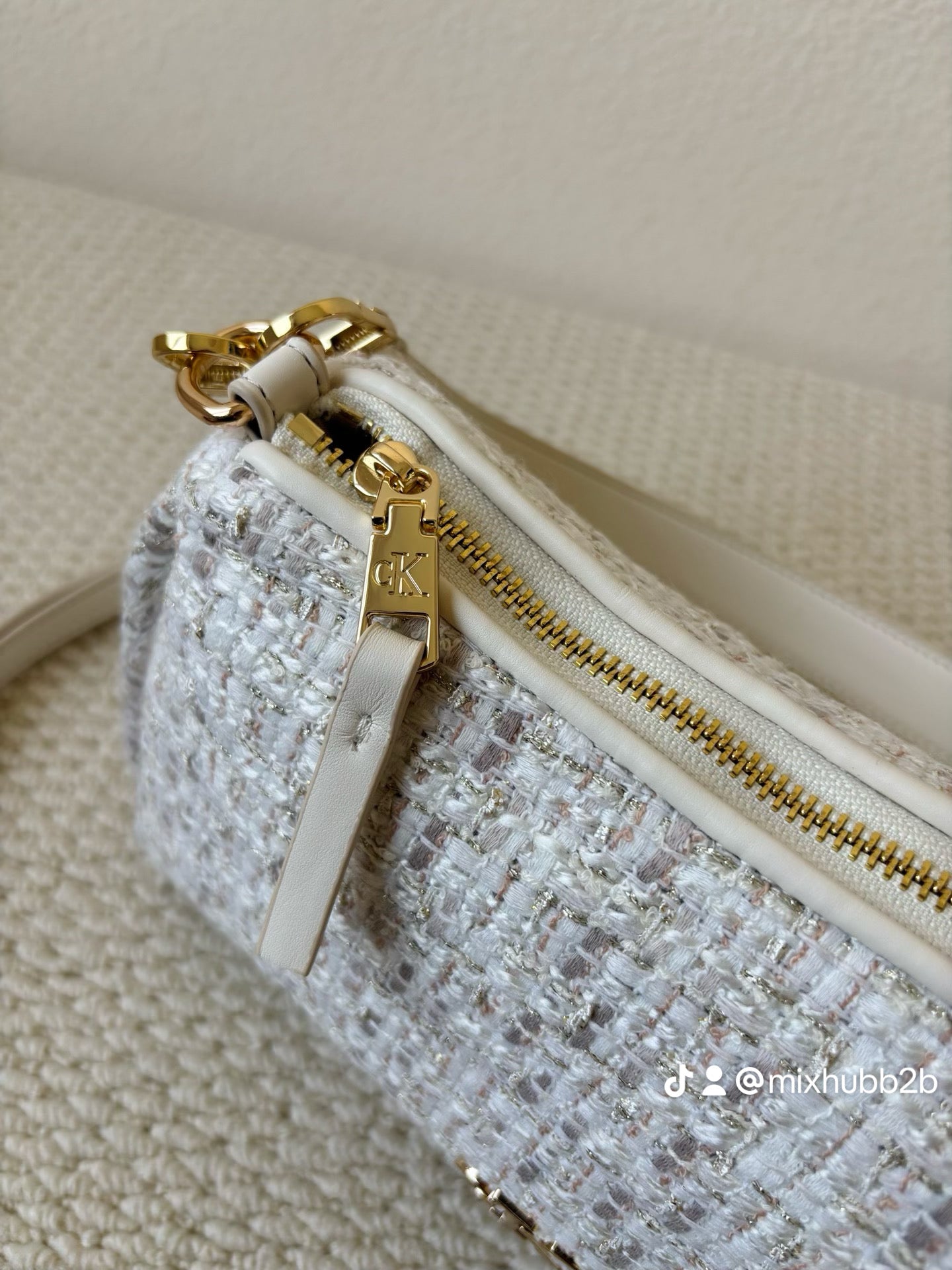 CK Tweed Underarm Bag – Elegant & Versatile