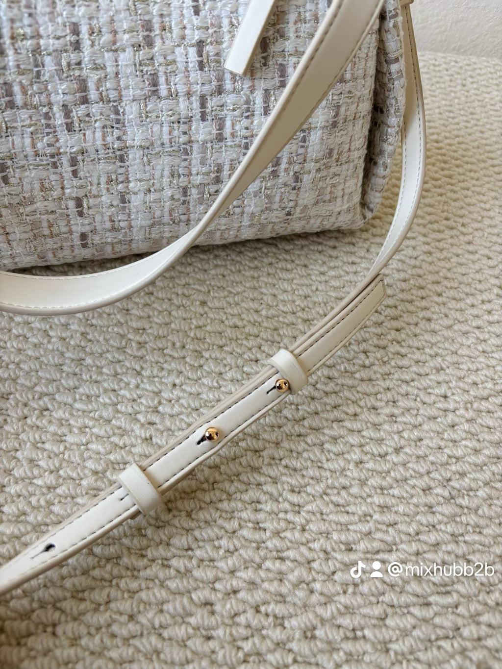 CK Tweed Underarm Bag – Elegant & Versatile