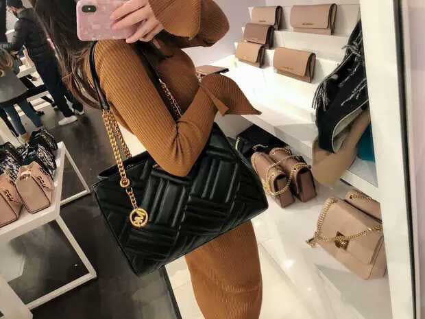 Michael Kors Vivianne Large Quilted Leather Tote Shoulder Bag – Black/Gold