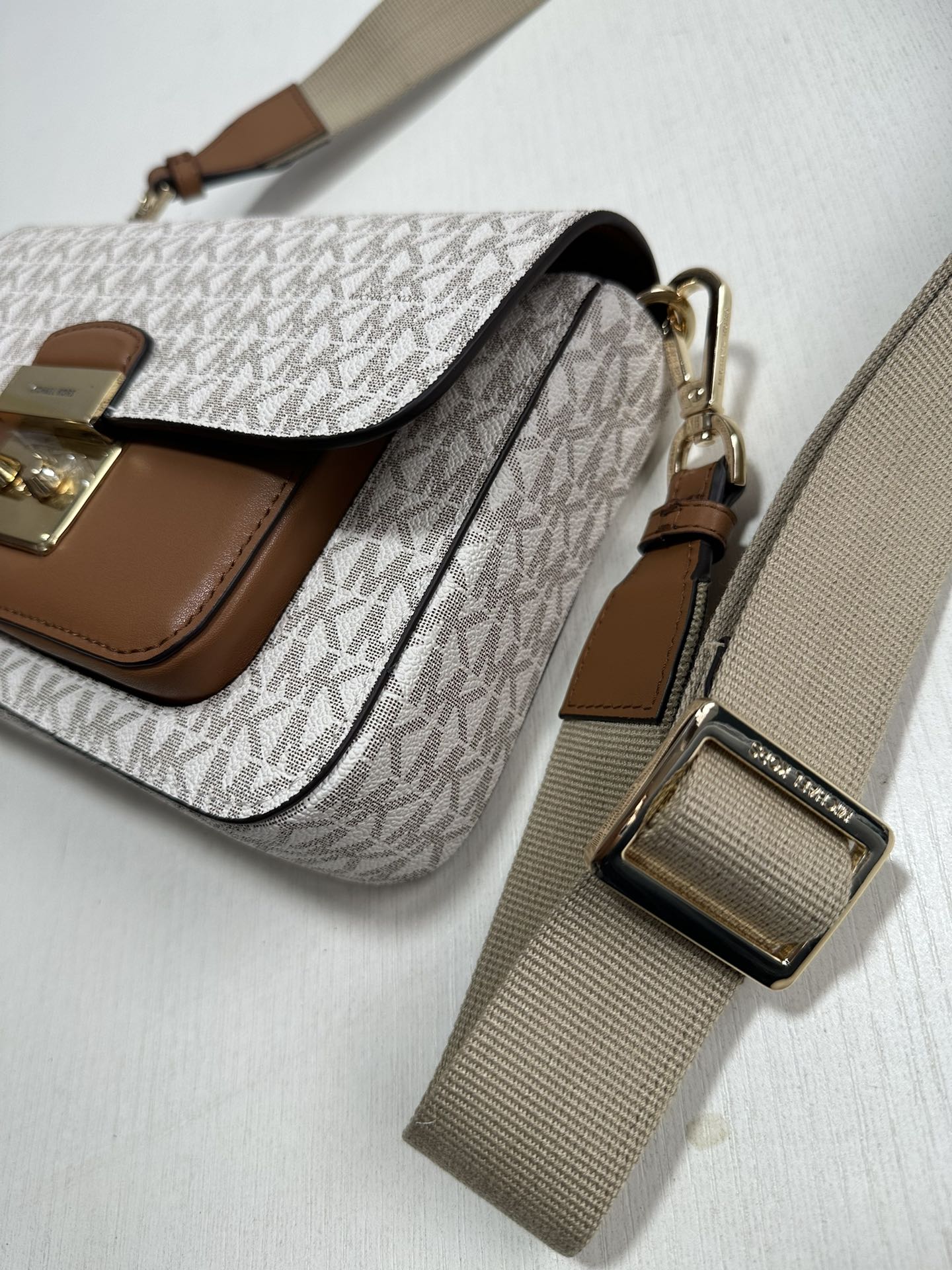 Michael Kors Sloan Editor Medium Flap Messenger Bag – Vanilla
