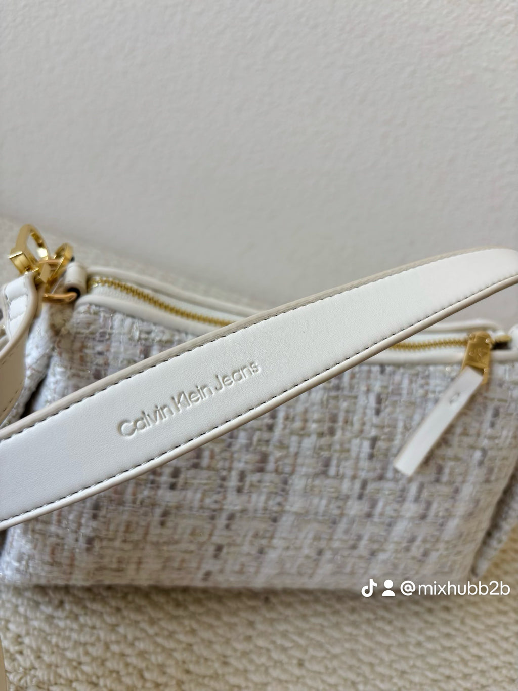 CK Tweed Underarm Bag – Elegant & Versatile
