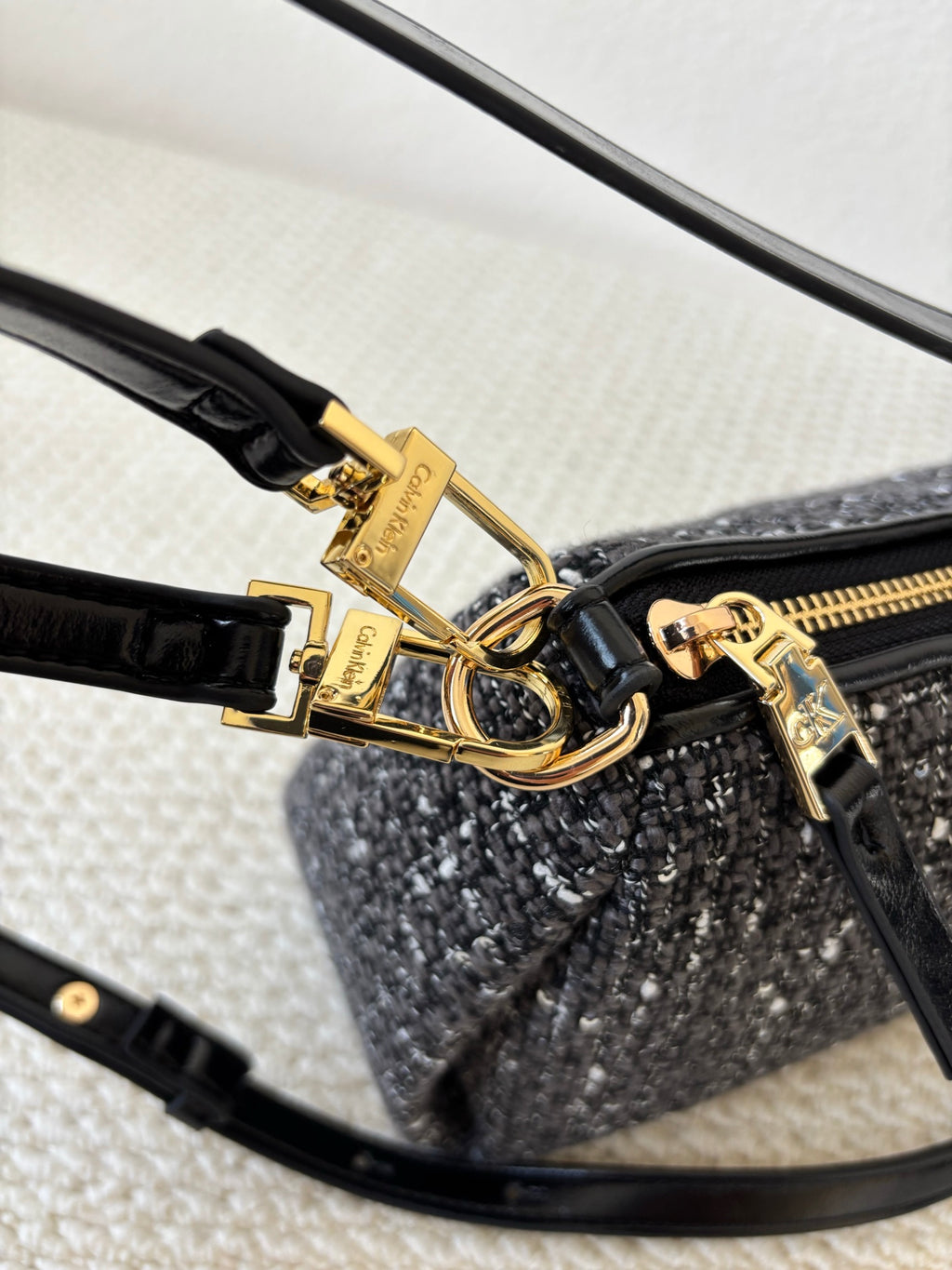 CK Tweed Underarm Bag – Elegant & Versatile