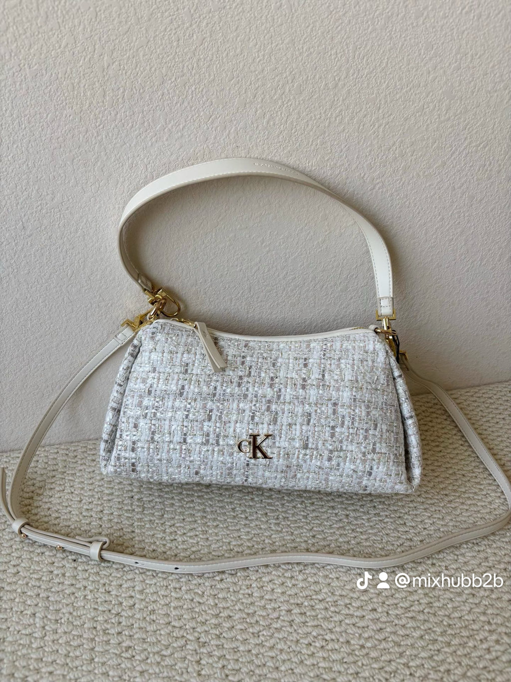 CK Tweed Underarm Bag – Elegant & Versatile