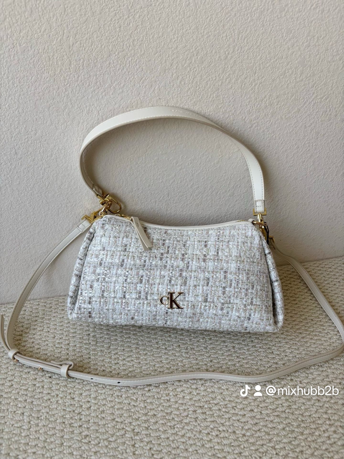 CK Tweed Underarm Bag – Elegant & Versatile