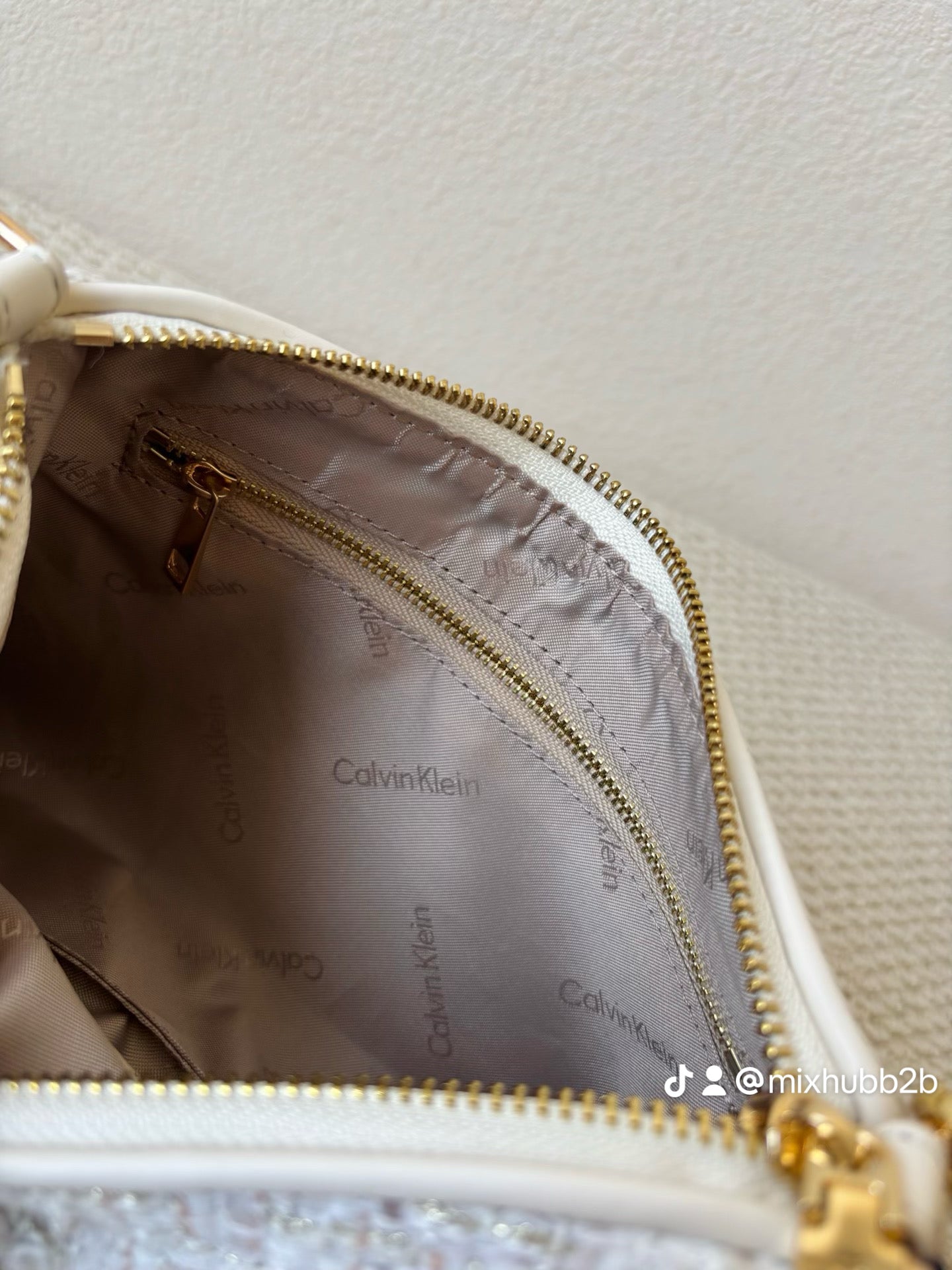 CK Tweed Underarm Bag – Elegant & Versatile